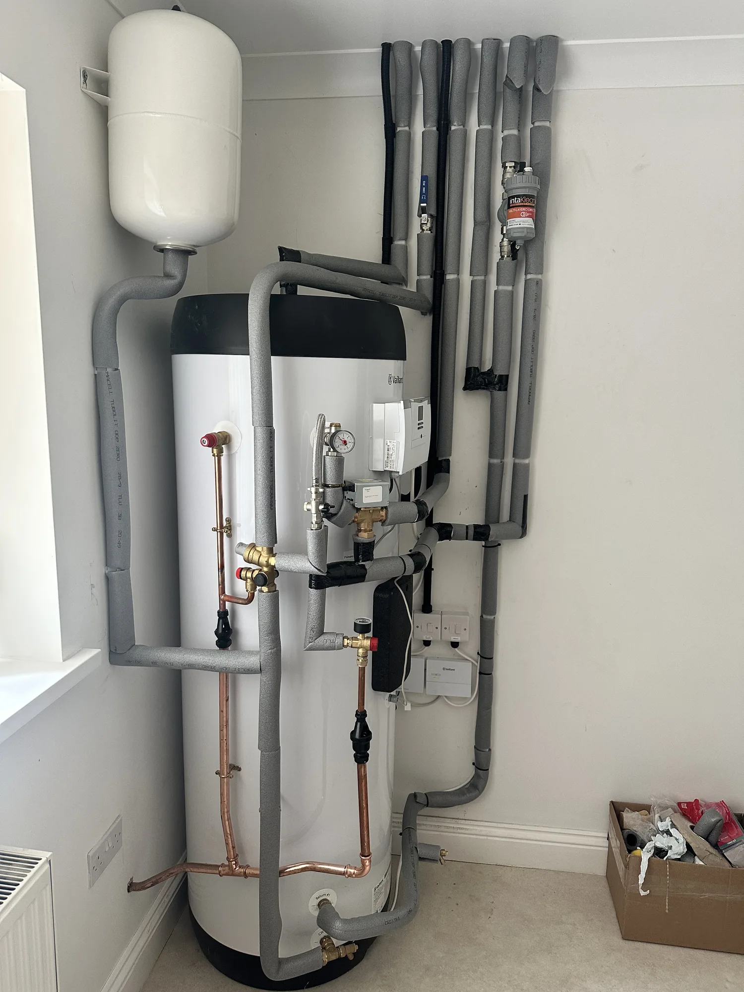 Heat pump hot water cylinder with buffer tank and manifold pipework